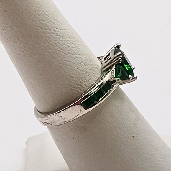 Women's Silver Plated Emerald Ring Size 6.75 Elegant Statement Cocktail Glam - Picture 4 of 8
